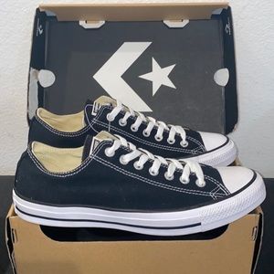 New AuthConverse black sneakers men’s sz 9 display